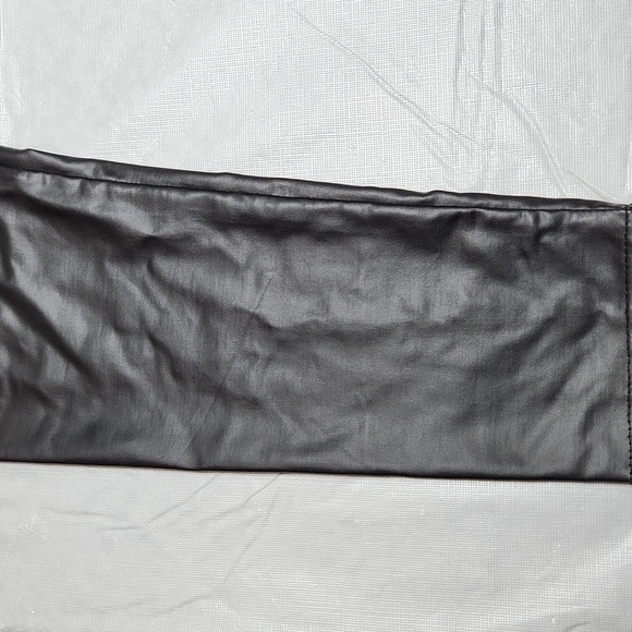 SWS The Essential Luxe Legging - Picture 2 of 9